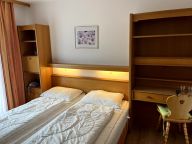 Pension Haus Riedlsperger Z05 - Double room with bathroom in the hallway, incl. breakfast-4