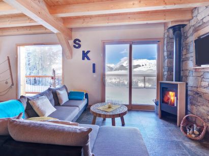 Chalet Ski Dream with sauna and outdoor whirlpool-2