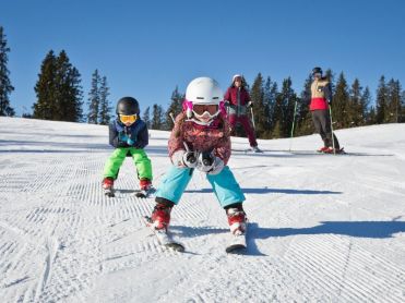 Skiing ski pass Saalbach