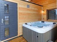 Chalet Ski Dream with sauna and outdoor whirlpool-16