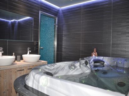 Chalet le Mas des Neiges with whirlpool and hammam-2