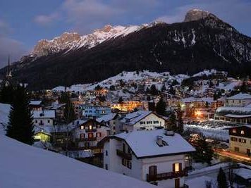 Ski village Small town in the heart of the Dolomites with cosy centre-6