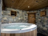 Chalet du Cocoon Mont-Blanc with outdoor hot tub-21