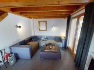 Chalet Le Clos du Pré with a family room-3