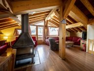 Chalet du Cocoon Mont-Blanc with outdoor hot tub-5