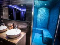 Chalet le Mas des Neiges with whirlpool and hammam-23