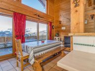 Chalet Piccola Pietra with a private sauna-8