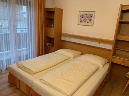 Pension Haus Riedlsperger Z05 - Double room with bathroom in the hallway, incl. breakfast-2