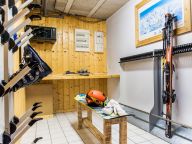 Chalet Lacuzon with private sauna-15