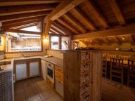 Chalet du Cocoon Mont-Blanc with outdoor hot tub-13