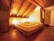 Chalet In de Wolken catering included with sauna and whirlpool bath-8