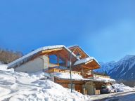 Chalet Piccola Pietra with a private sauna-14