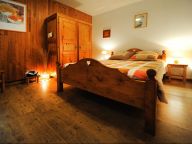 Chalet-apartment Le Genepi combination 4 + 6-8 person apartment-7