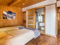 Chalet Lacuzon with private sauna-11