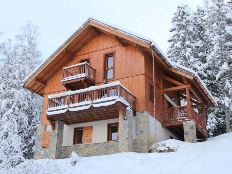 Le Clos du Pré with a family room